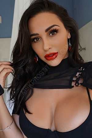 Кира, 89585787571