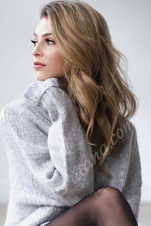 Лариса, 89585787571